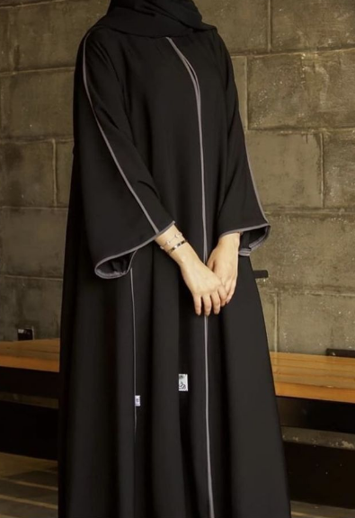 عبايات سوداء فخمة