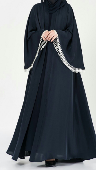 صور عبايات خليجي سوداء كلوش بسيطة