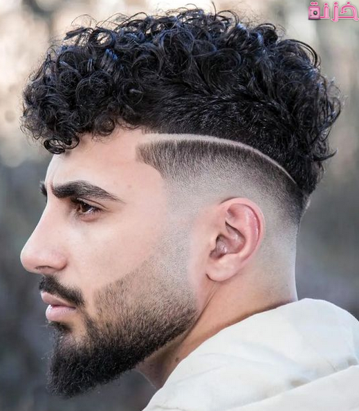 قصات شعر رجالي طويل مجعد