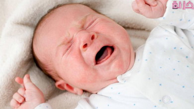 علامات توضح الطفل الرضيع الطبيعي السليم حديث الولاده