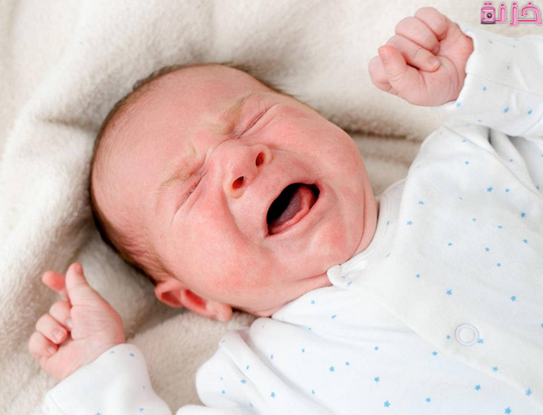 علامات توضح الطفل الرضيع الطبيعي السليم حديث الولاده