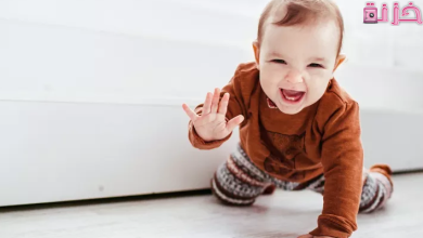 تجليس الطفل وأضرار الجلوس المبكر على الطفل