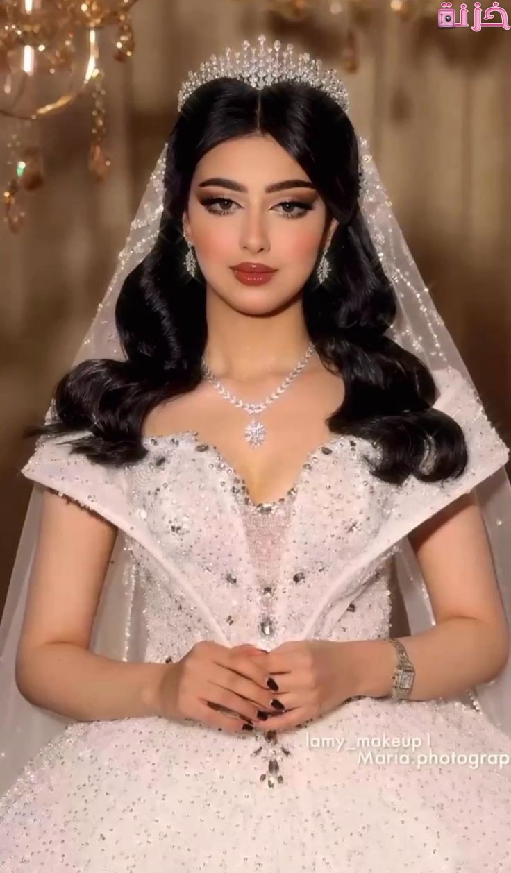تسريحات شعر للعروس مع تاج وطرحة